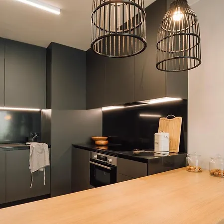 Апартаменти Figueira - 2 Bedrooms And Pool In Areeiro *