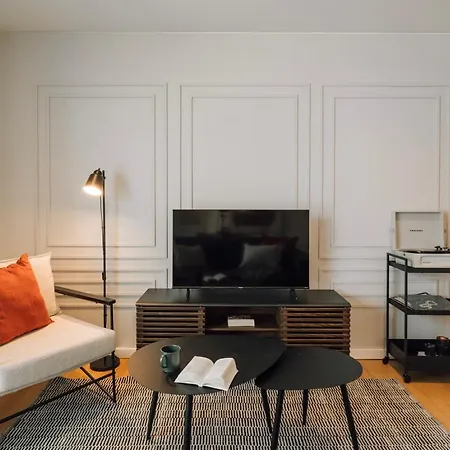 Figueira - 2 Bedrooms And Pool In Areeiro *